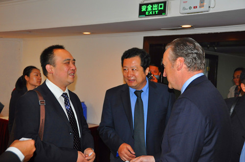 與勞克麟、蔣校長交談_副本.jpg